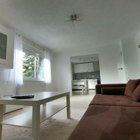 Moderne Helle 2,5 Zimmer Wohnung Mit Grossem Bad Und Kueche In Trossingen Exterior foto