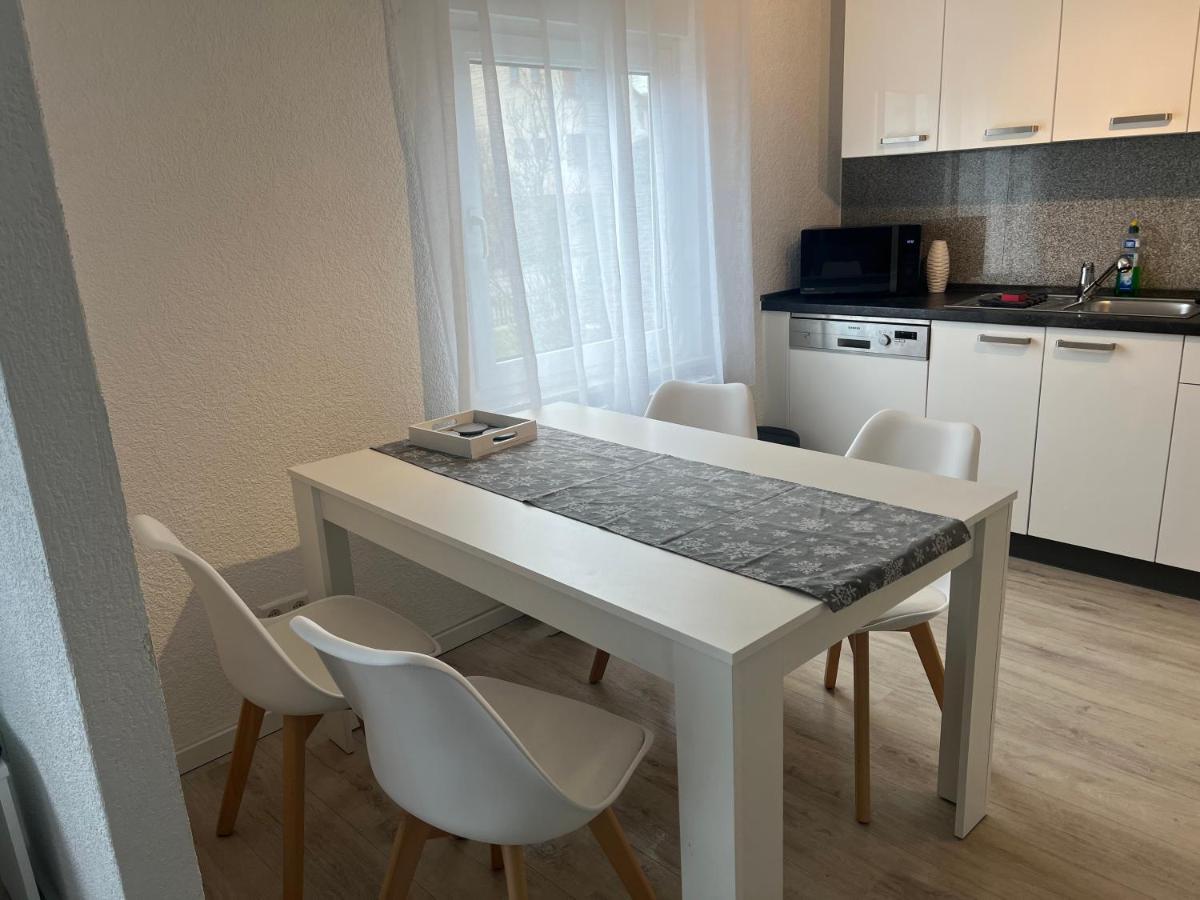 Moderne Helle 2,5 Zimmer Wohnung Mit Grossem Bad Und Kueche In Trossingen Exterior foto