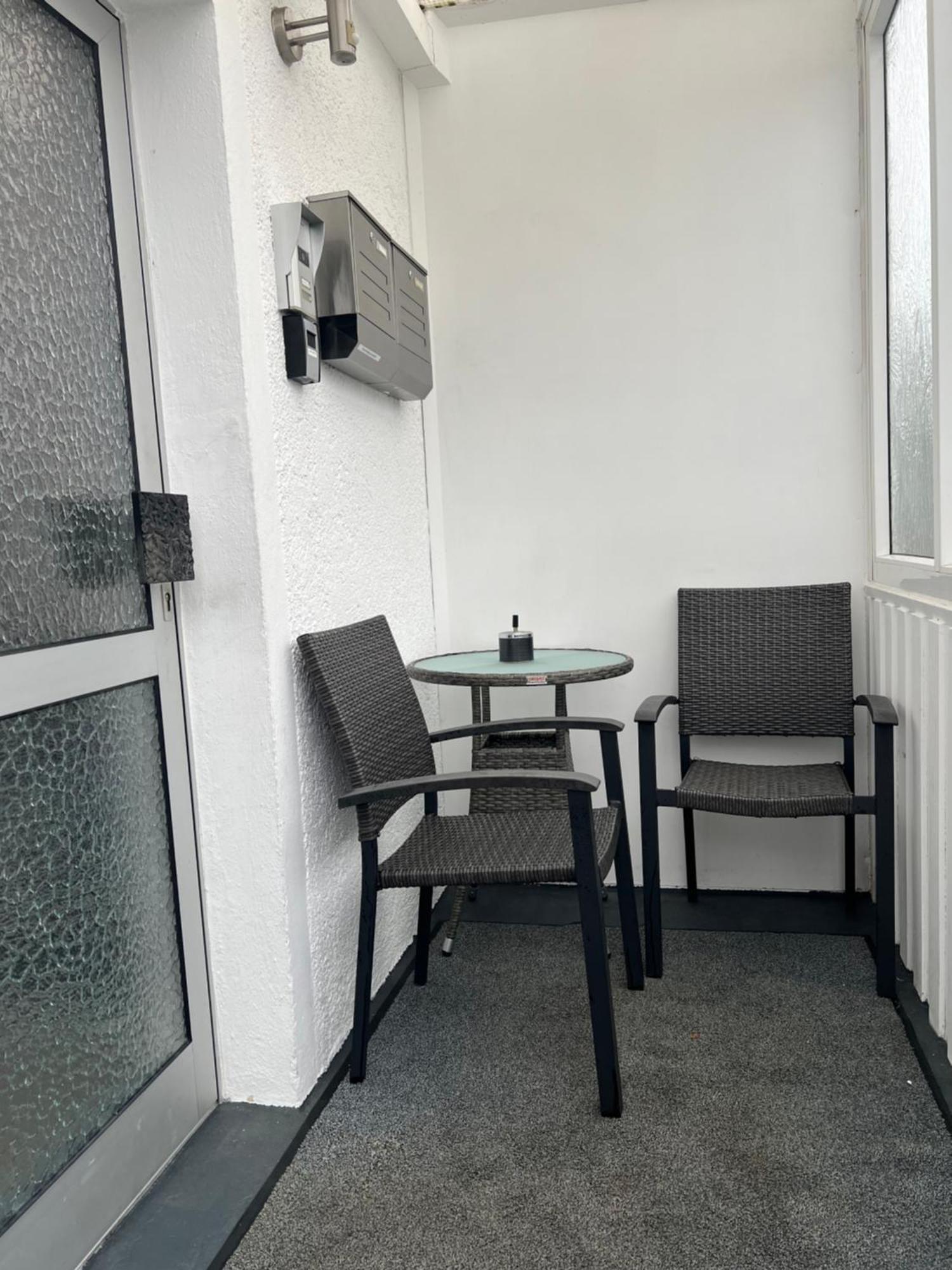 Moderne Helle 2,5 Zimmer Wohnung Mit Grossem Bad Und Kueche In Trossingen Exterior foto