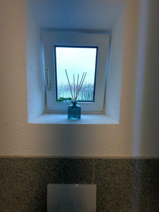 Moderne Helle 2,5 Zimmer Wohnung Mit Grossem Bad Und Kueche In Trossingen Exterior foto