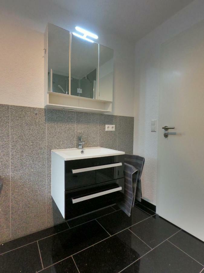 Moderne Helle 2,5 Zimmer Wohnung Mit Grossem Bad Und Kueche In Trossingen Exterior foto